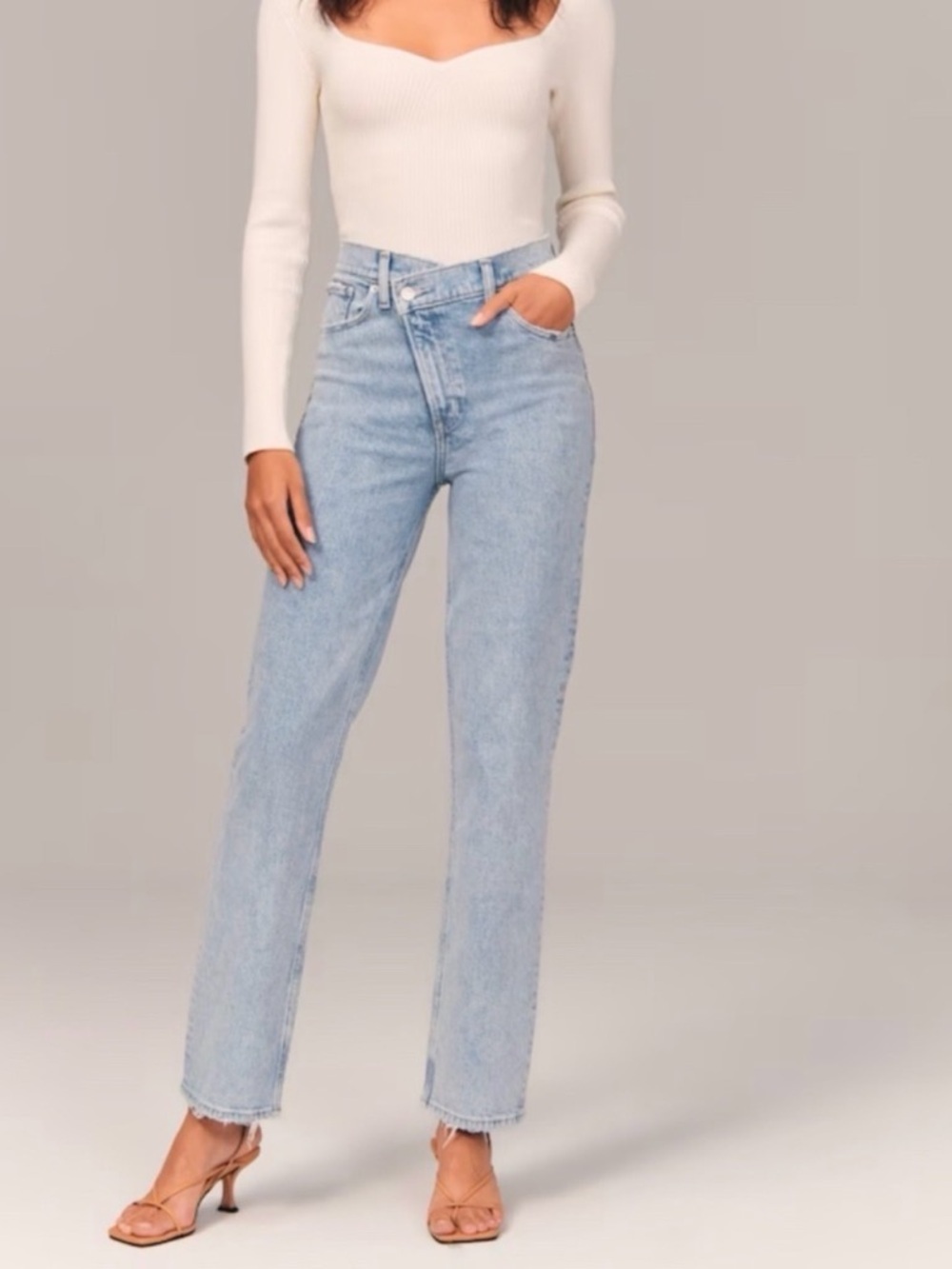 Abercrombie & Fitch The 90’s Straight Ultra High Rise Asymmetrical Jeans
